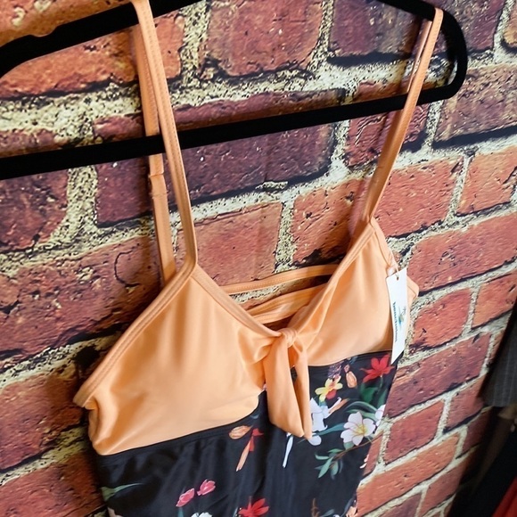 Beachsissi One Piece Swim Suit Size L - Picture 9 of 13